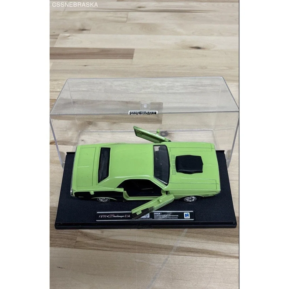 lime green. Die-Cast Model‎ of a 1970 Dodge Challenger